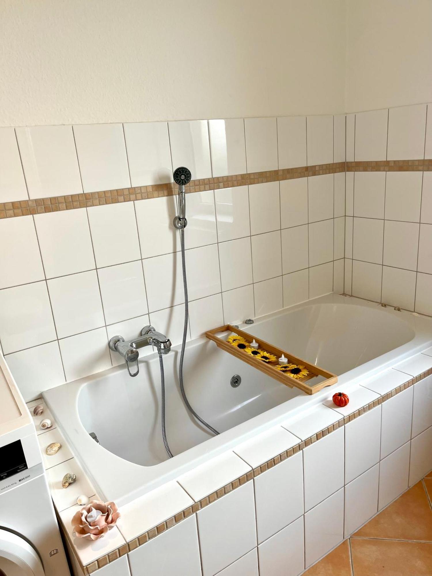 Doppelzimmer Mit Terrasse In Privatem Zuhause Lubecca Esterno foto